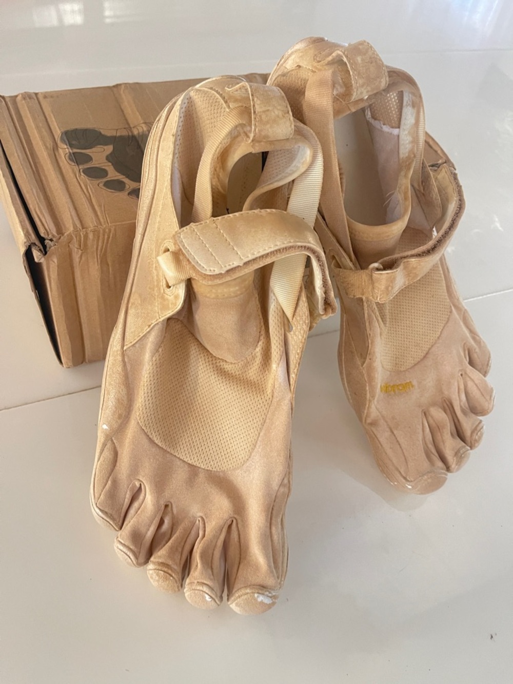 KSO Vintage Vibram FiveFingers Beige Five-Toe Athletic Shoes
